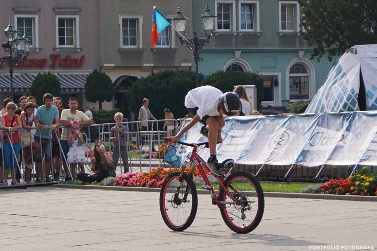 Rowerzyści latali nad wodzisławskim rynkiem - Extreme Bike Tour, Marcelina Sosna